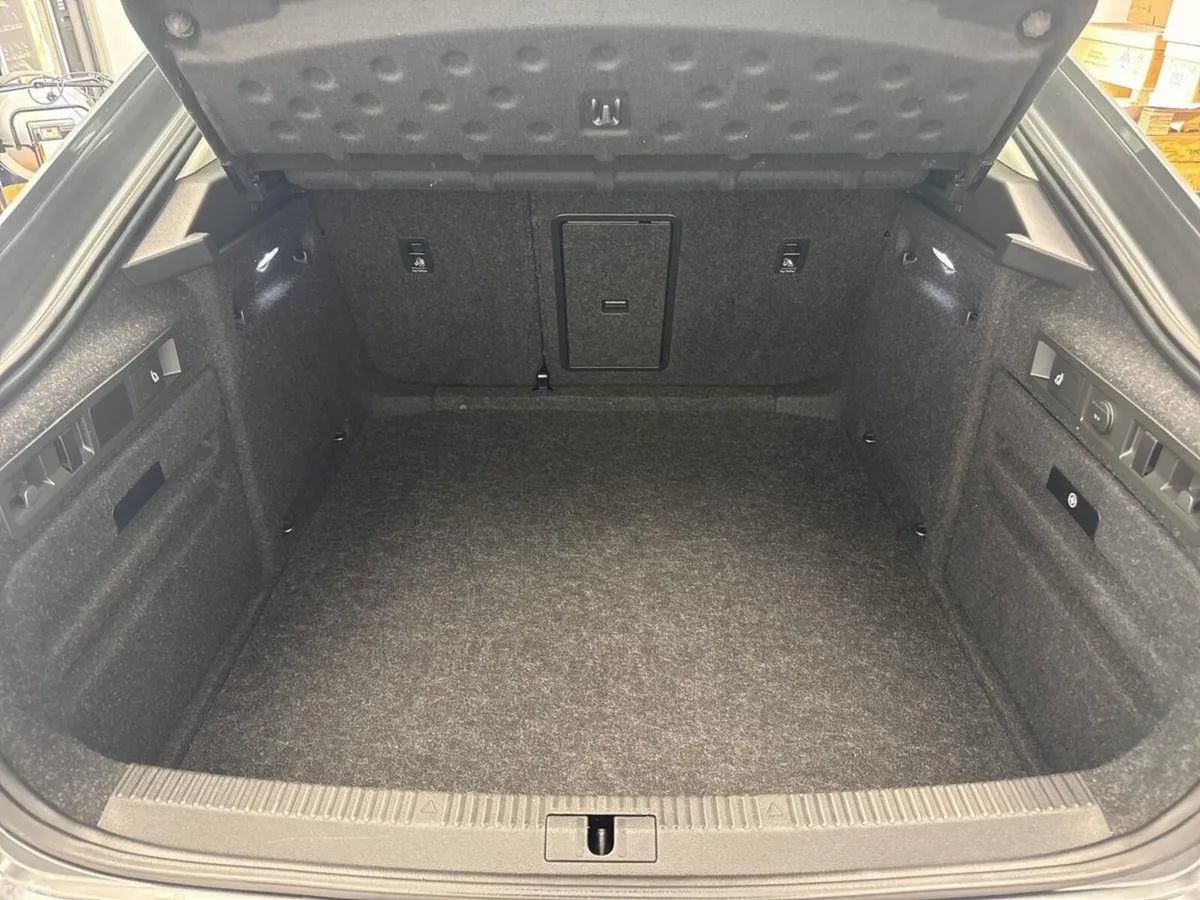 Skoda Superb Saloon, Diesel, 2023, Grey