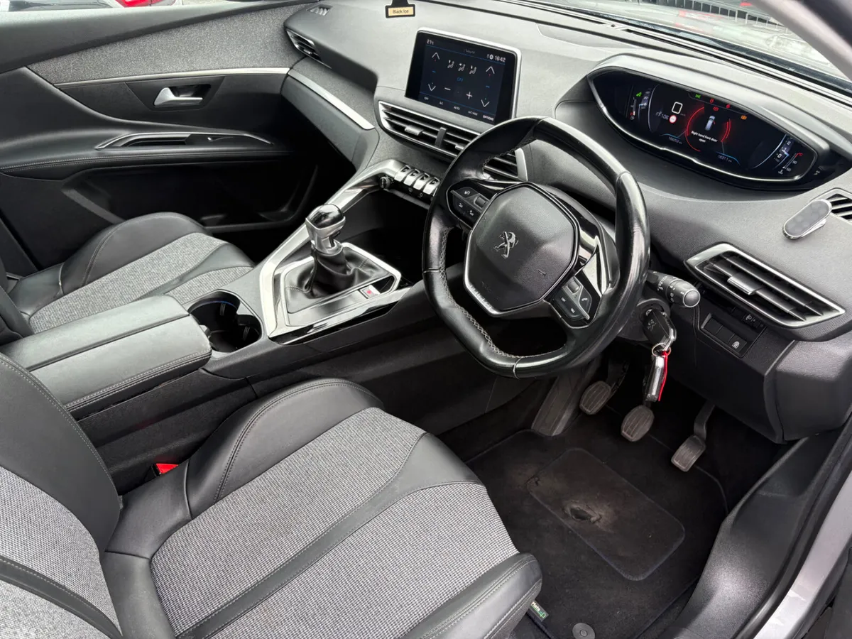 Peugeot 5008 MPV, Diesel, 2019, Grey
