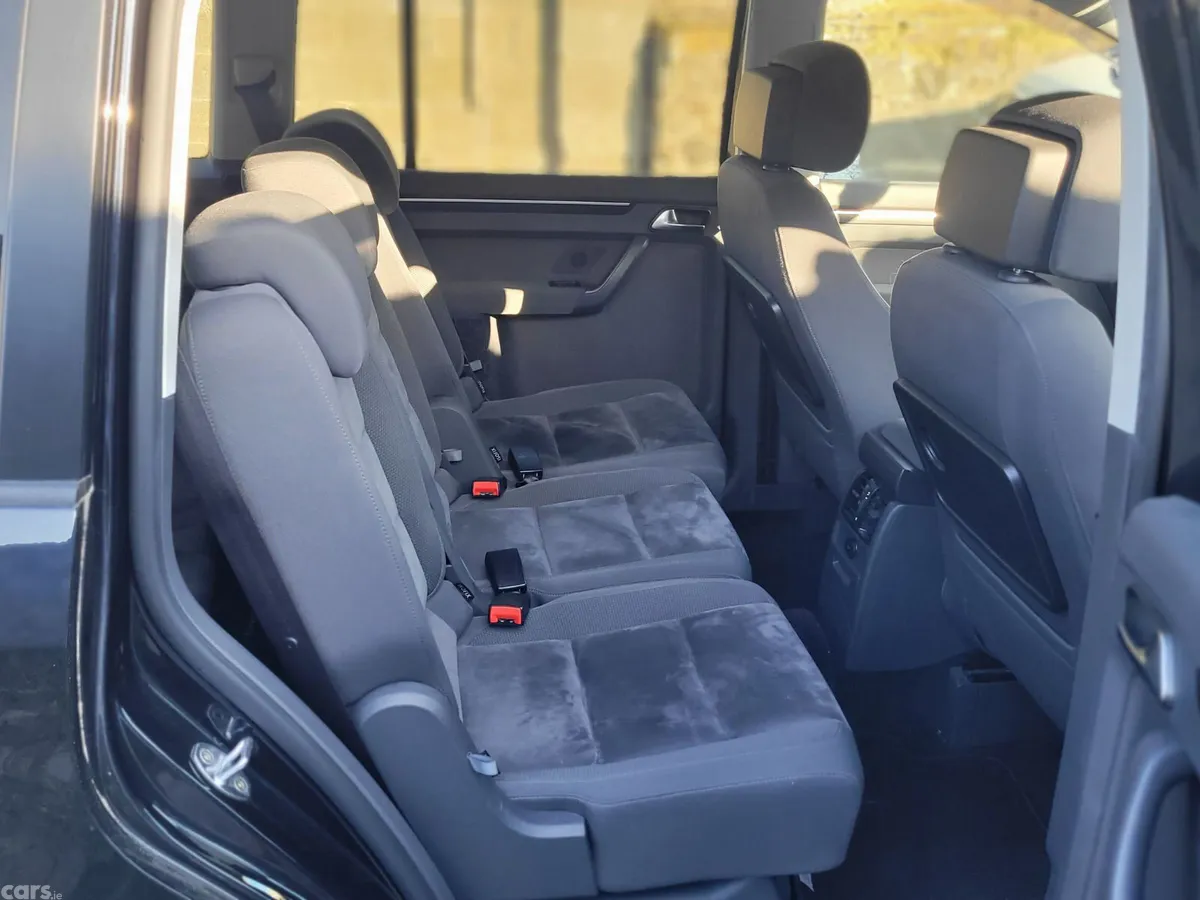 Volkswagen Touran MPV, Petrol, 2013, Black