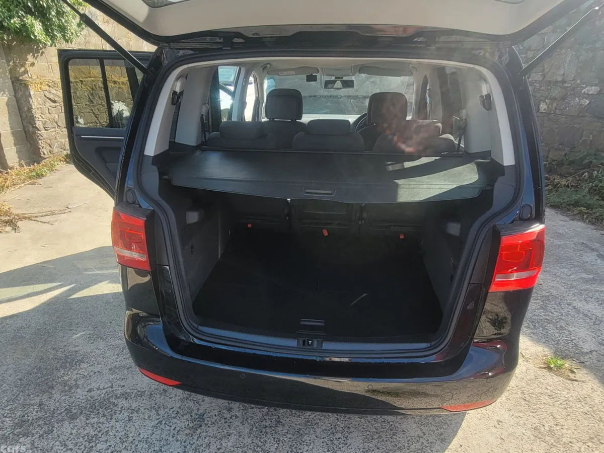 Volkswagen Touran MPV, Petrol, 2013, Black