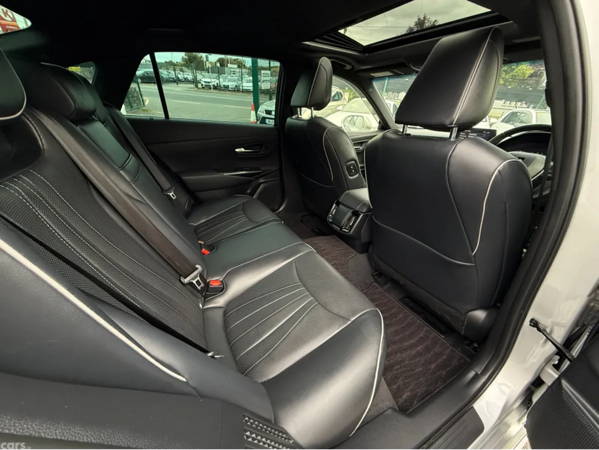 Toyota Crown Saloon, Petrol, 2018, Silver
