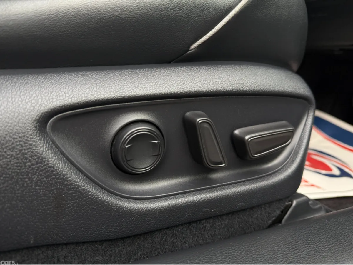 Toyota Crown Saloon, Petrol, 2018, Silver