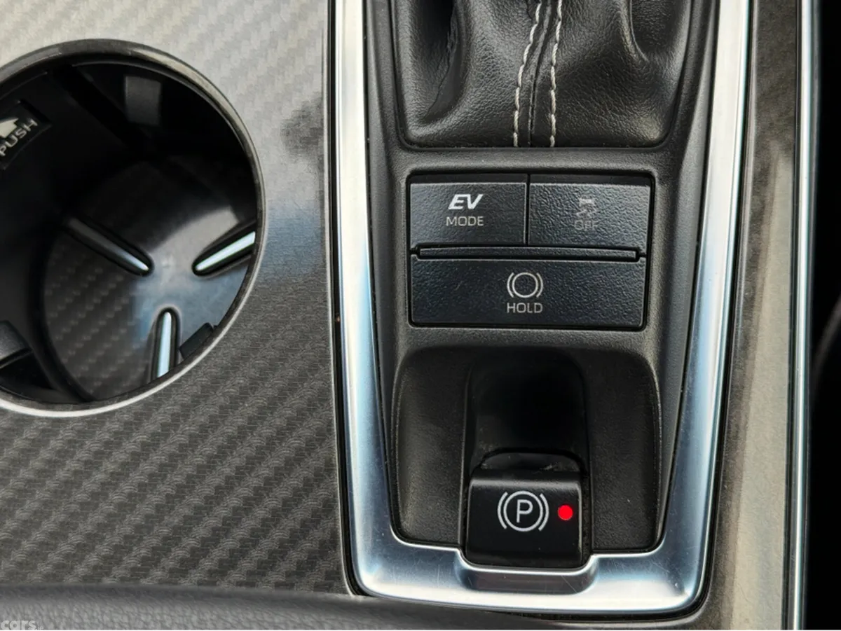Toyota Crown Saloon, Petrol, 2018, Silver