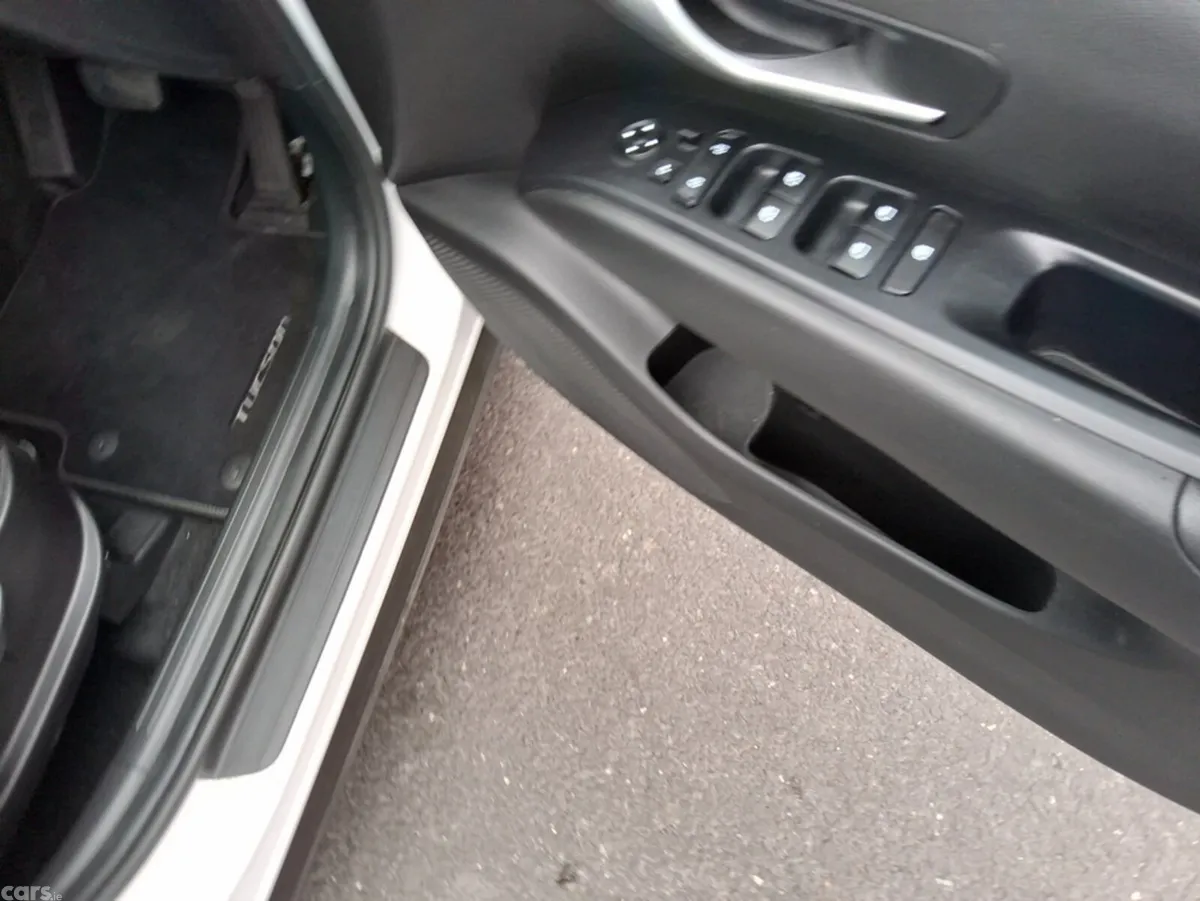 Hyundai Tucson SUV, Petrol Hybrid, 2024, White