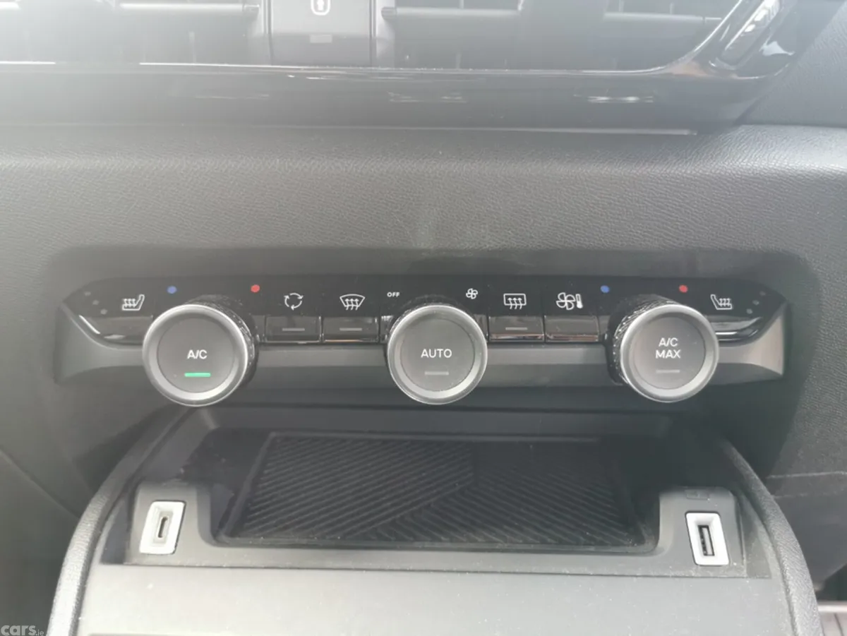 Citroen C4 Hatchback, Petrol, 2023, Grey
