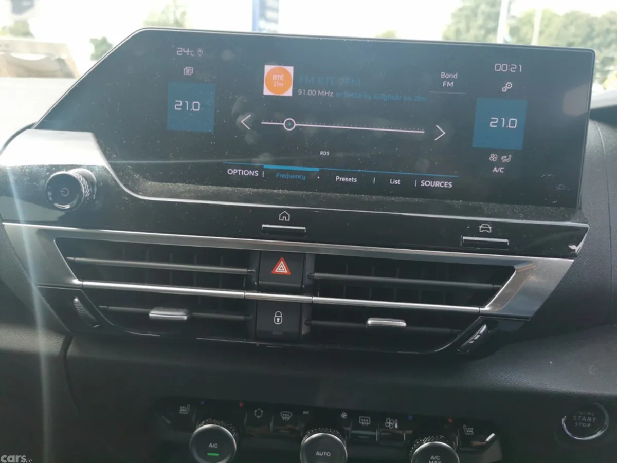 Citroen C4 Hatchback, Petrol, 2023, Grey