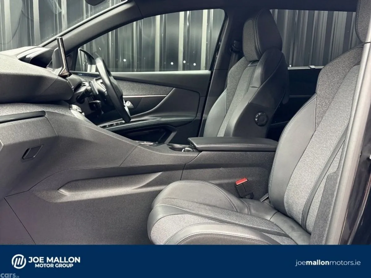 Peugeot 5008 MPV, Diesel, 2024, Black