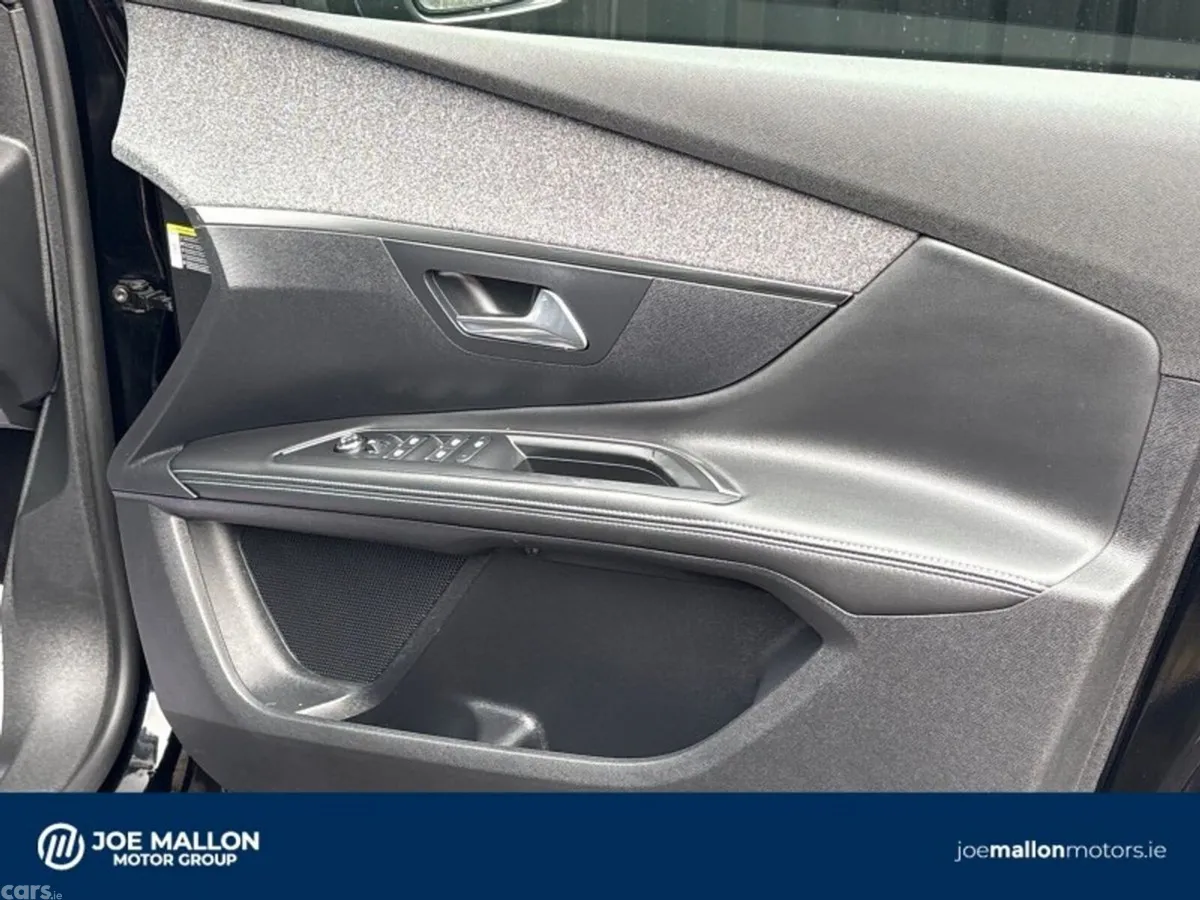 Peugeot 5008 MPV, Diesel, 2024, Black
