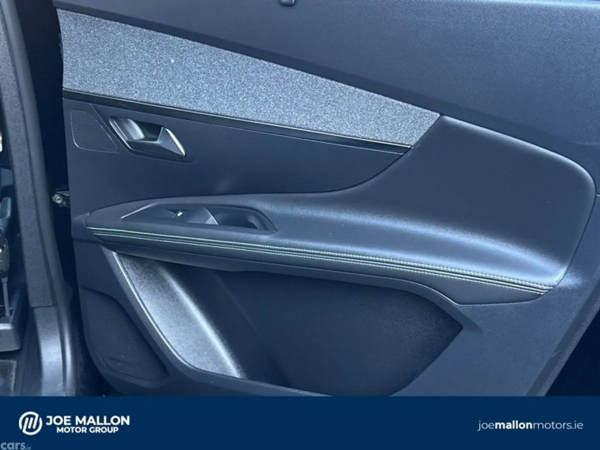 Peugeot 5008 MPV, Diesel, 2024, Black