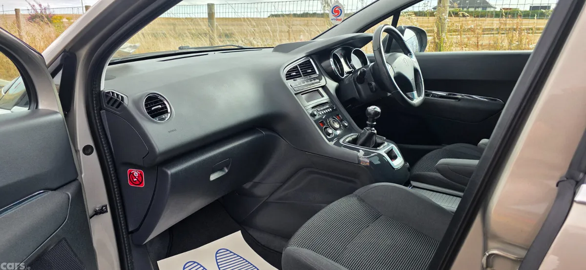 Peugeot 5008 MPV, Diesel, 2015, Grey