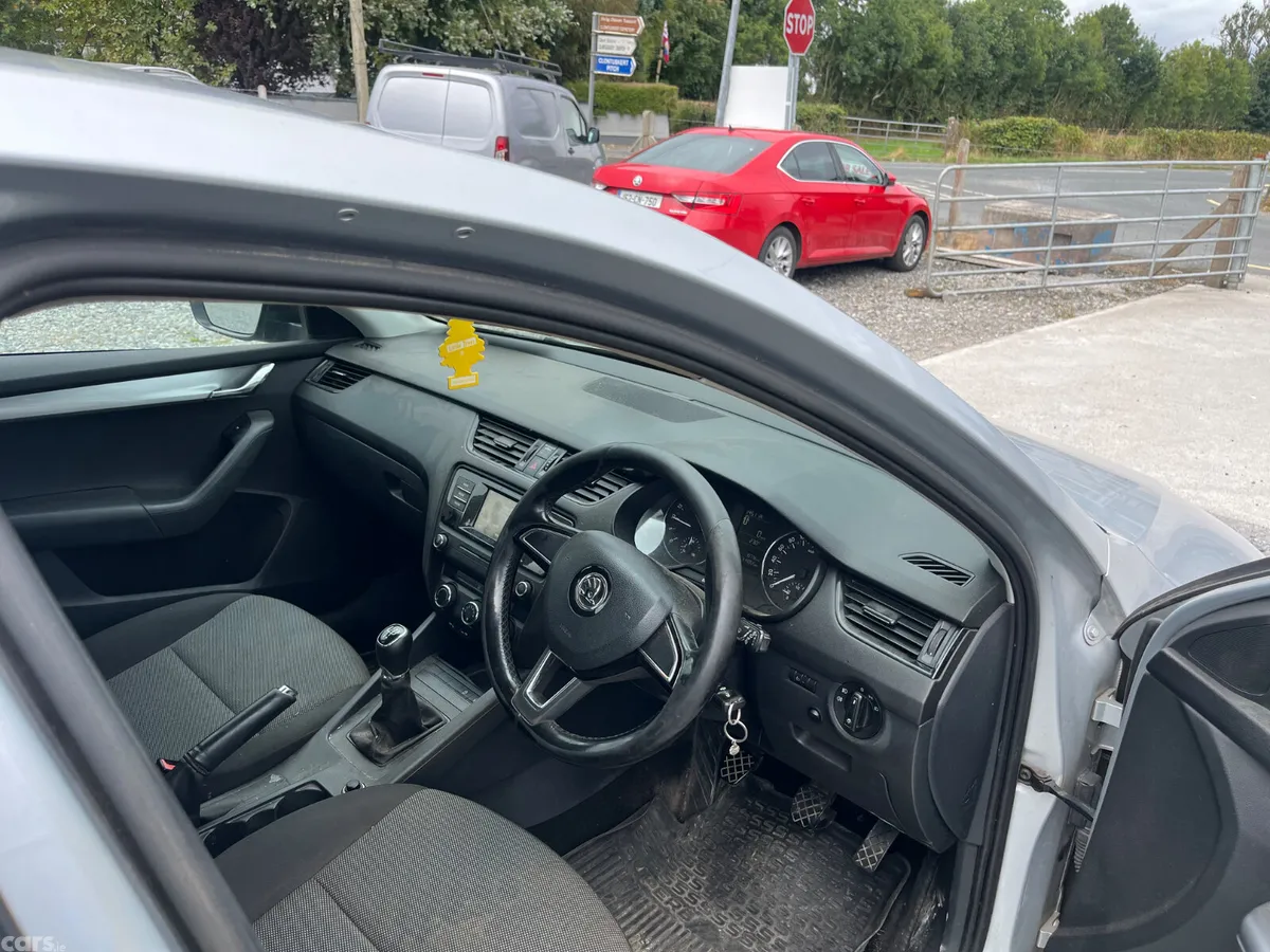 Skoda Octavia Saloon, Diesel, 2015, Silver