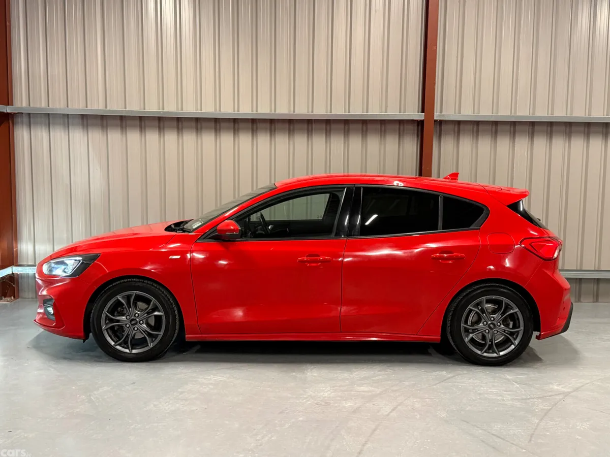 Ford Focus Hatchback, Diesel, 2020, Red
