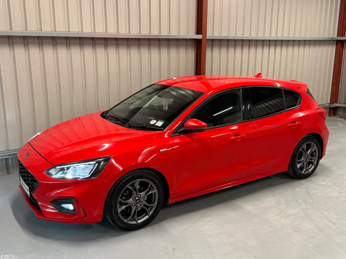 Ford Focus Hatchback, Diesel, 2020, Red