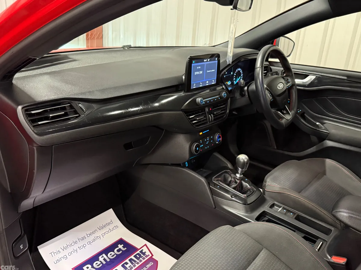 Ford Focus Hatchback, Diesel, 2020, Red