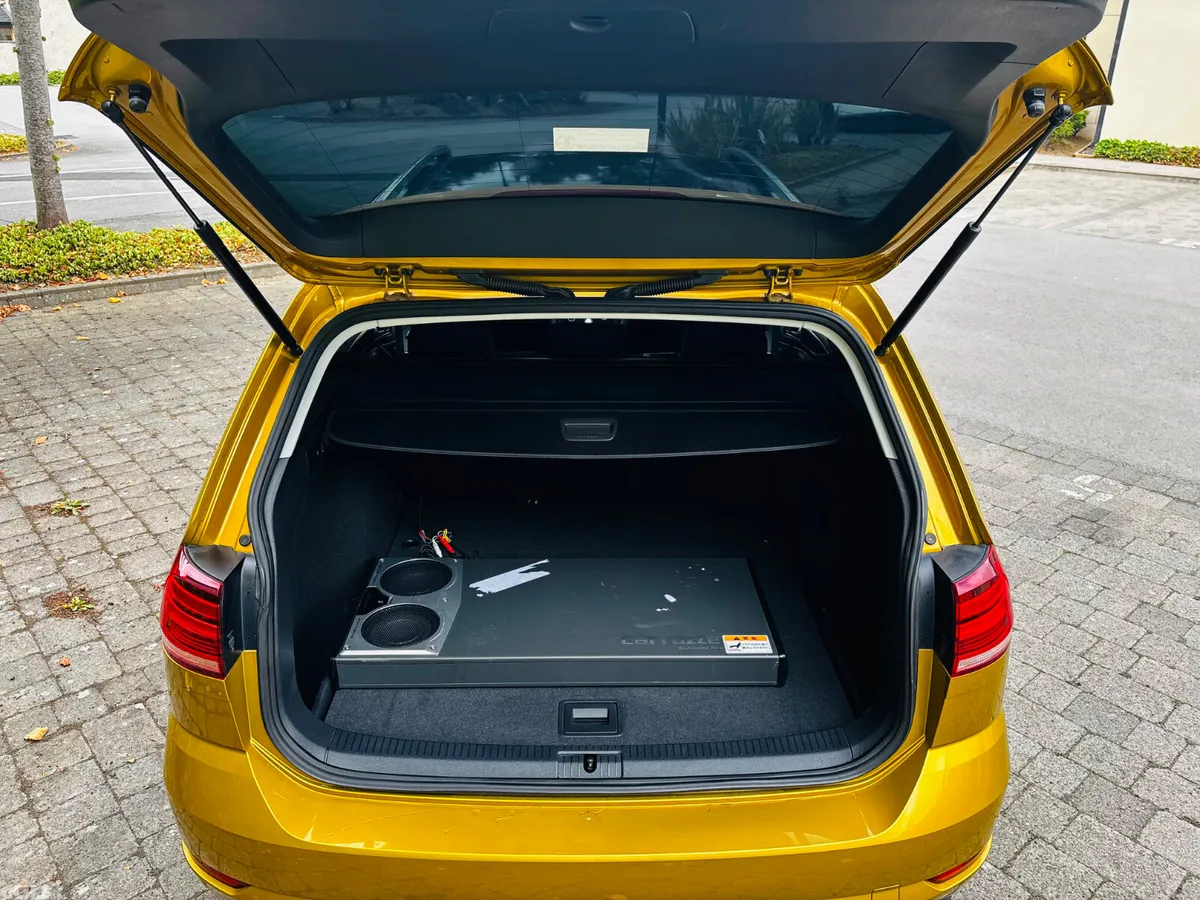 Volkswagen Golf Estate, Petrol, 2017, Gold