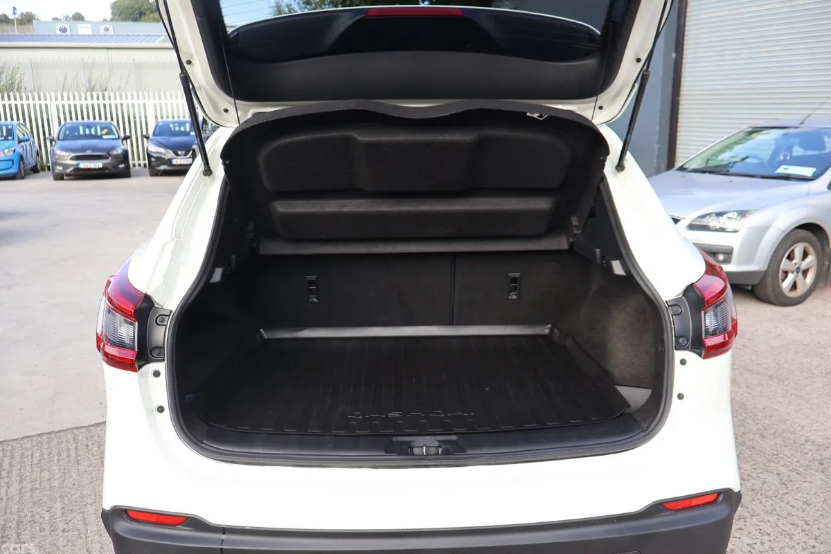 Nissan Qashqai MPV, Diesel, 2019, White