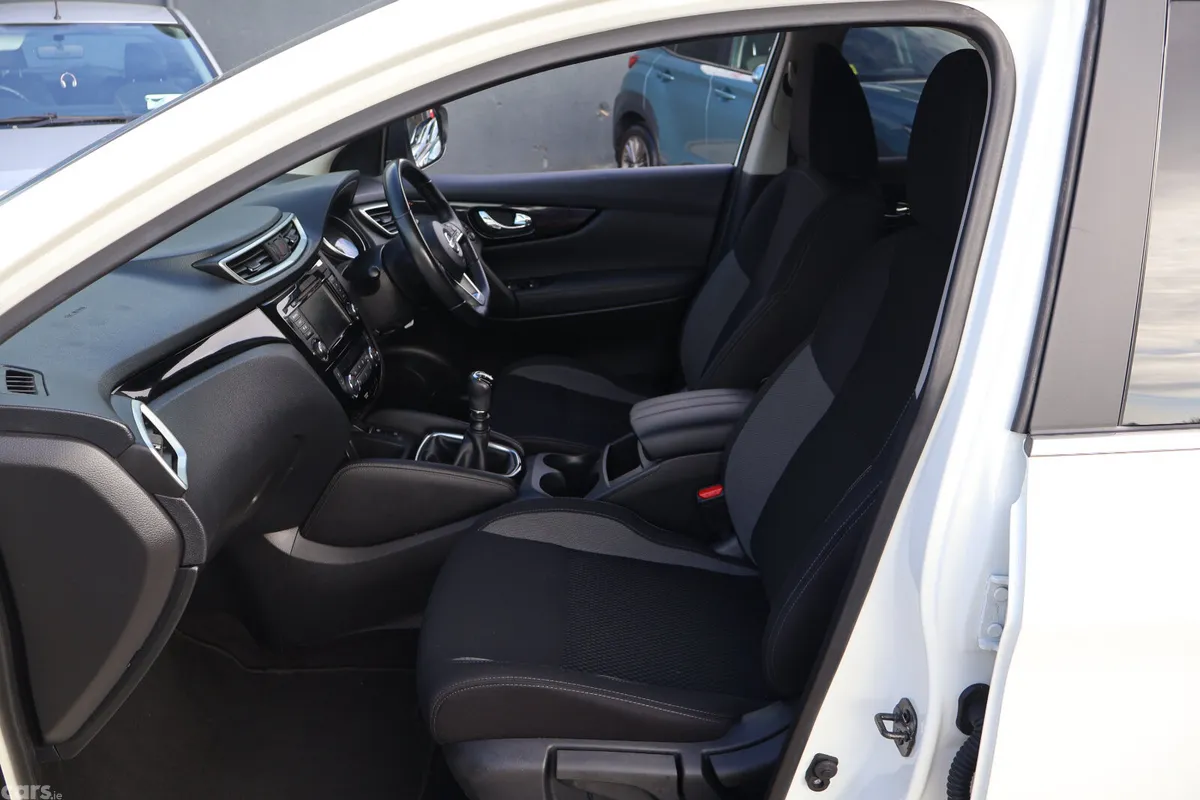 Nissan Qashqai MPV, Diesel, 2019, White