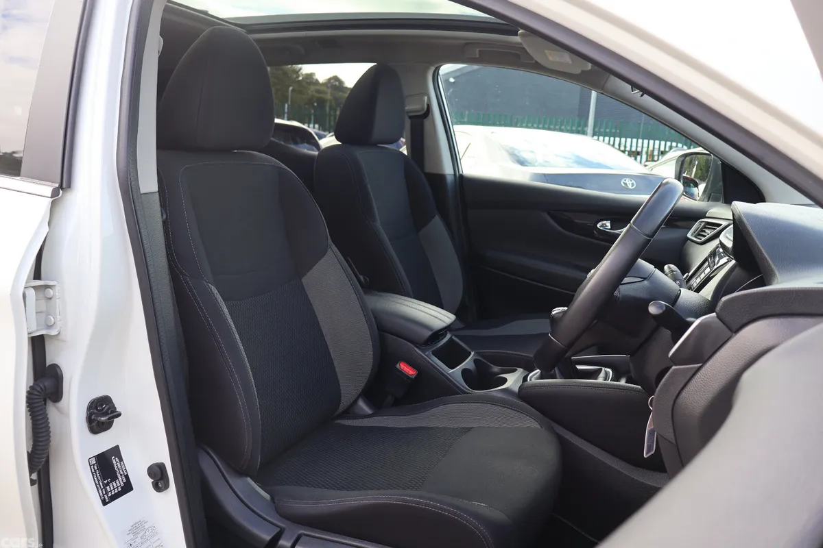 Nissan Qashqai MPV, Diesel, 2019, White
