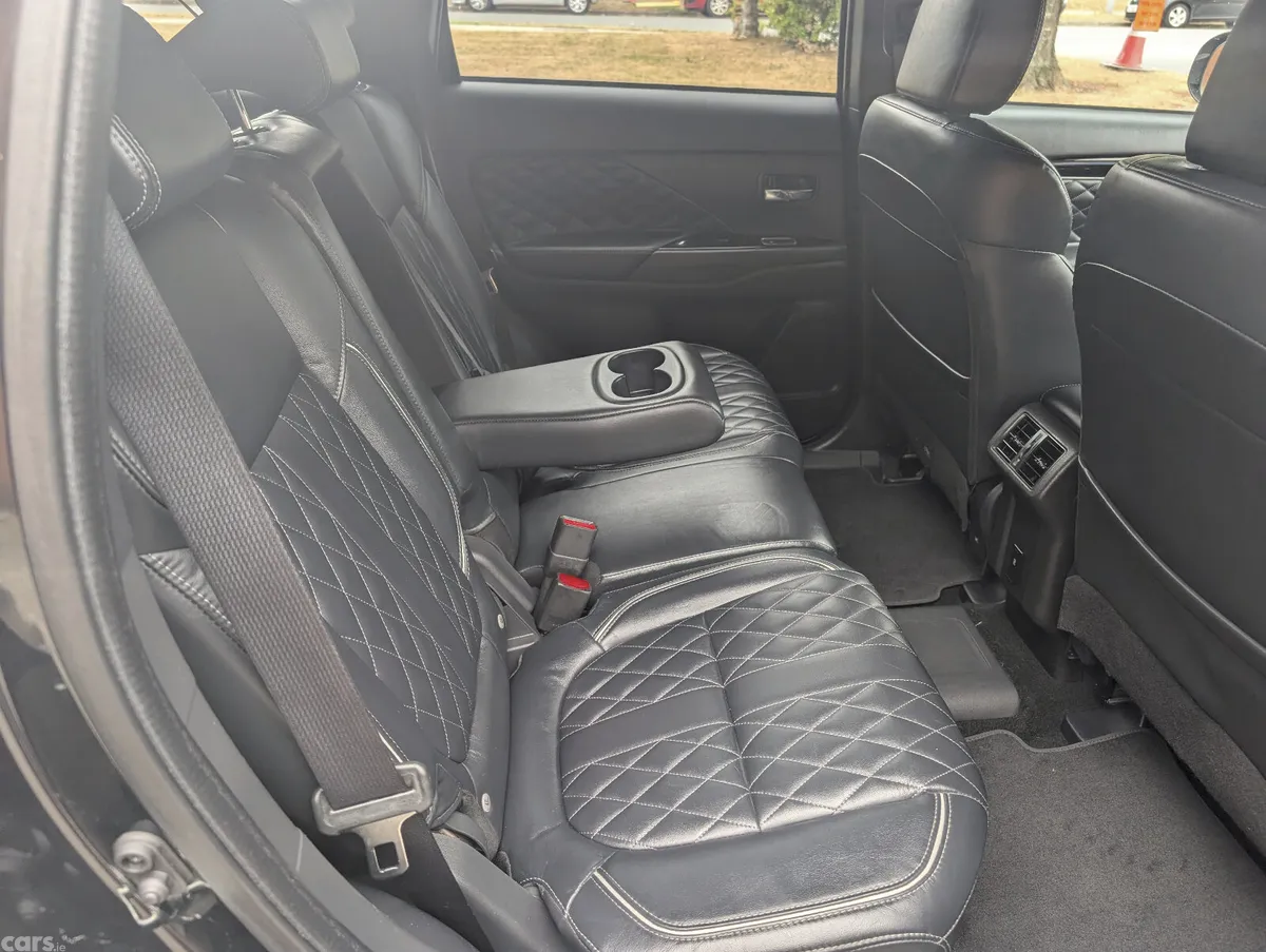 Mitsubishi Outlander SUV, Petrol Plug-in Hybrid, 2020, Black