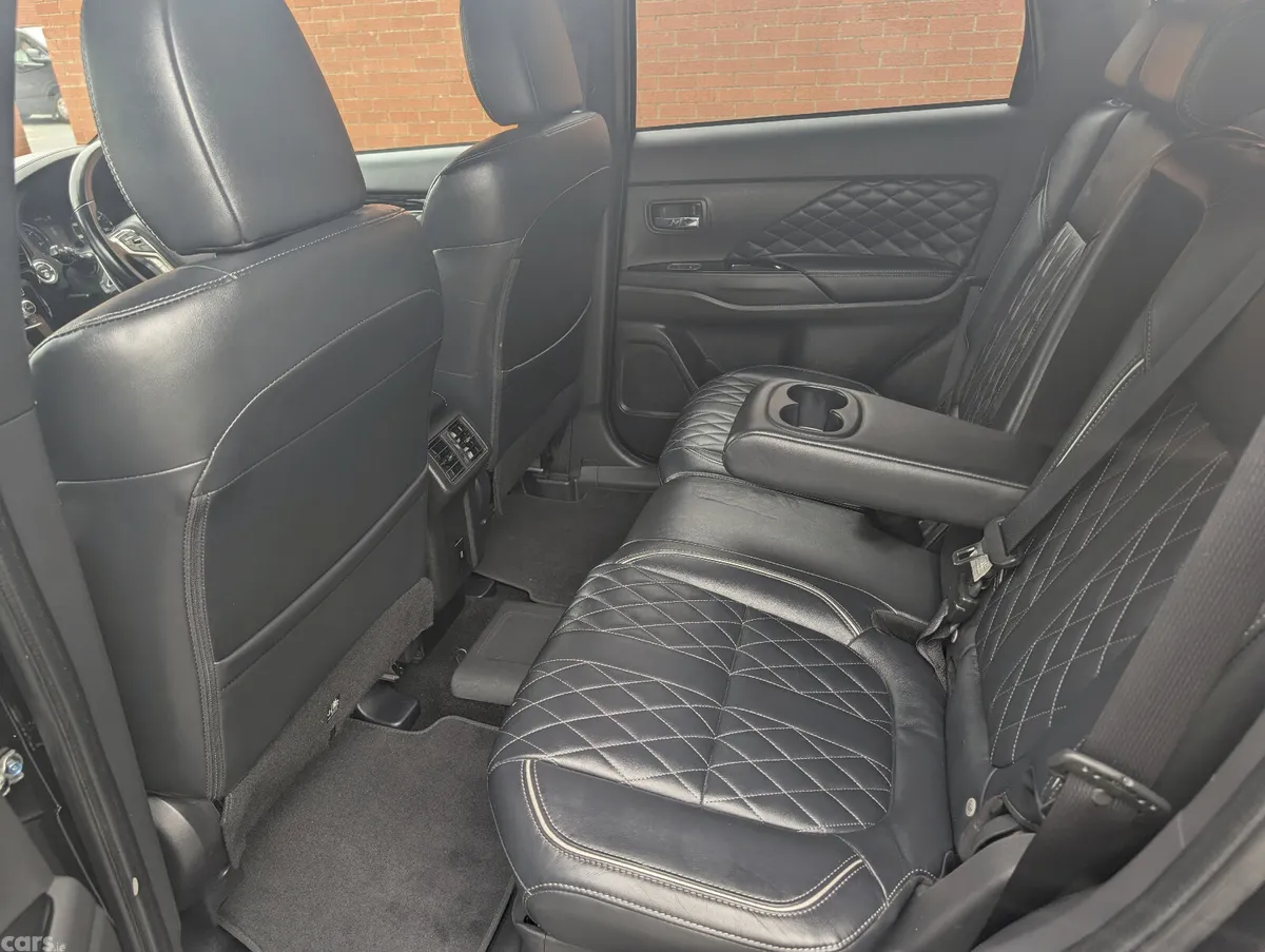 Mitsubishi Outlander SUV, Petrol Plug-in Hybrid, 2020, Black