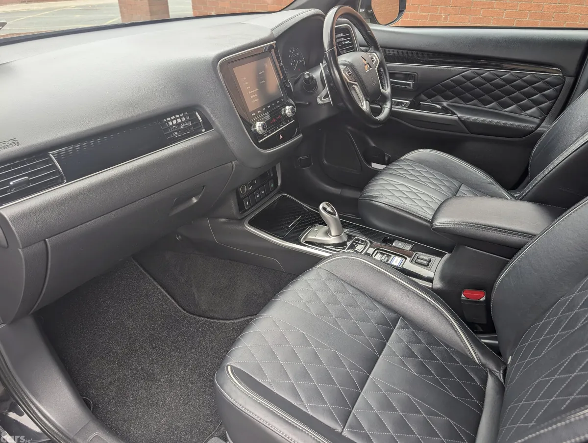 Mitsubishi Outlander SUV, Petrol Plug-in Hybrid, 2020, Black