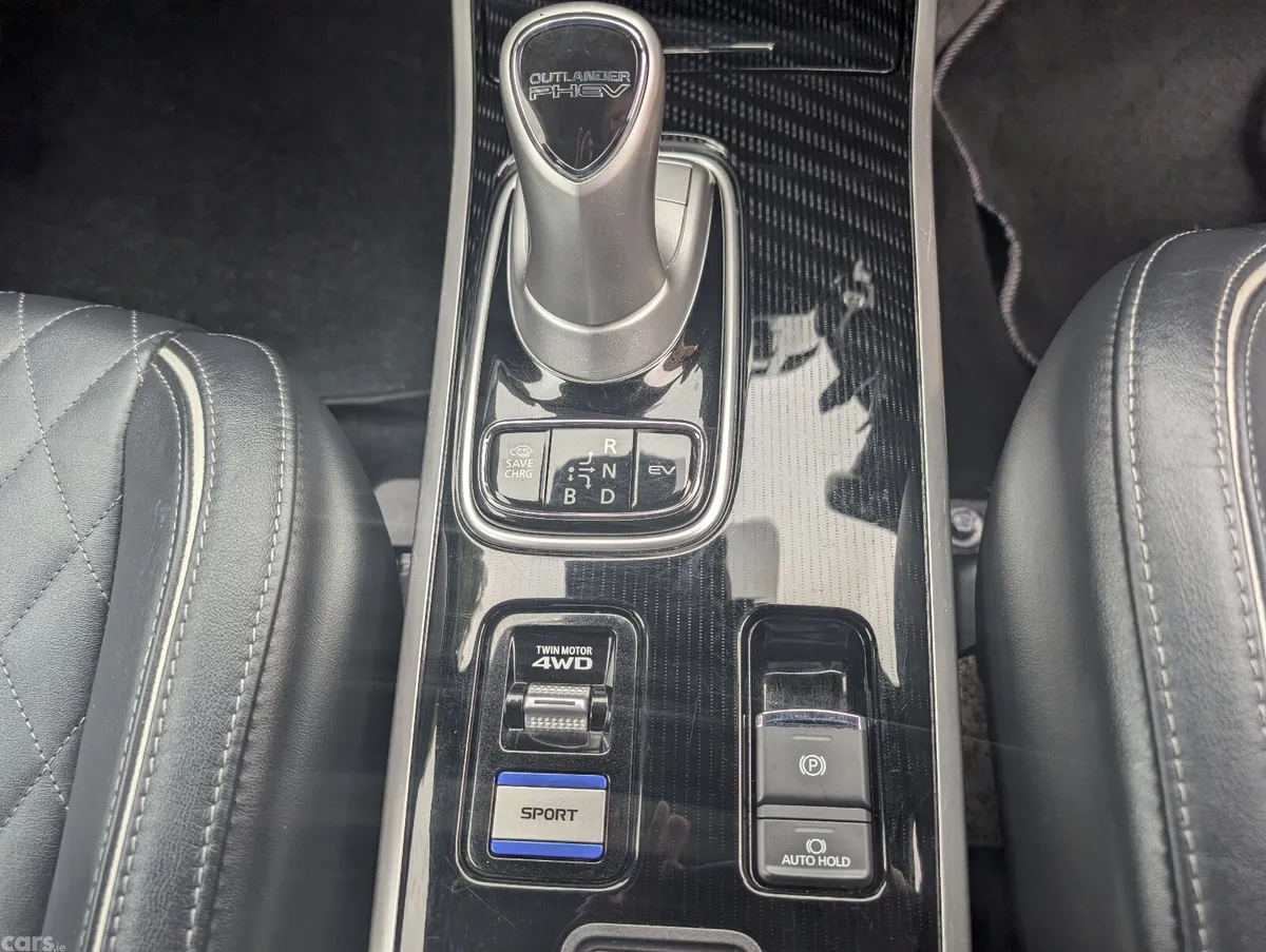 Mitsubishi Outlander SUV, Petrol Plug-in Hybrid, 2020, Black