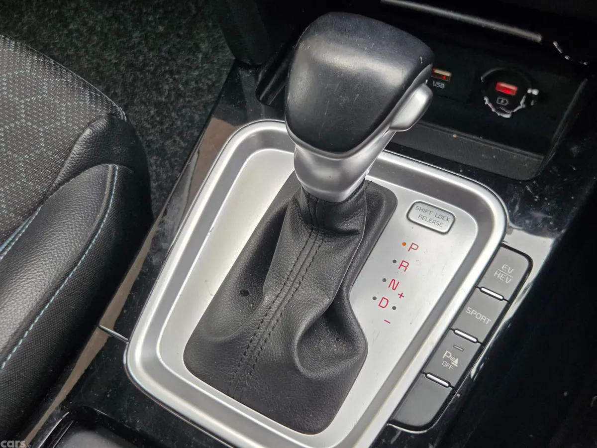 Kia XCeed Hatchback, Petrol Plug-in Hybrid, 2022, Red