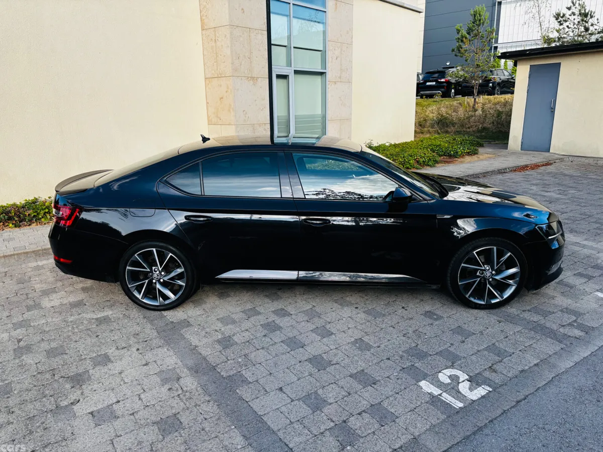 Skoda Superb Hatchback, Diesel, 2018, Black