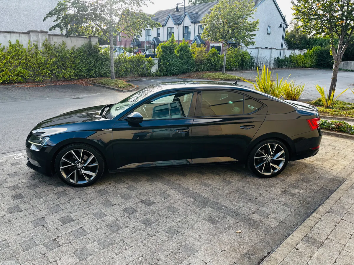 Skoda Superb Hatchback, Diesel, 2018, Black