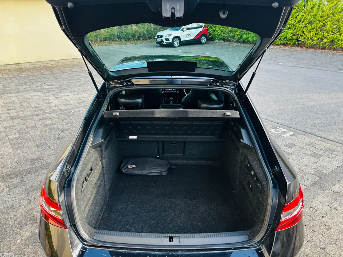 Skoda Superb Hatchback, Diesel, 2018, Black