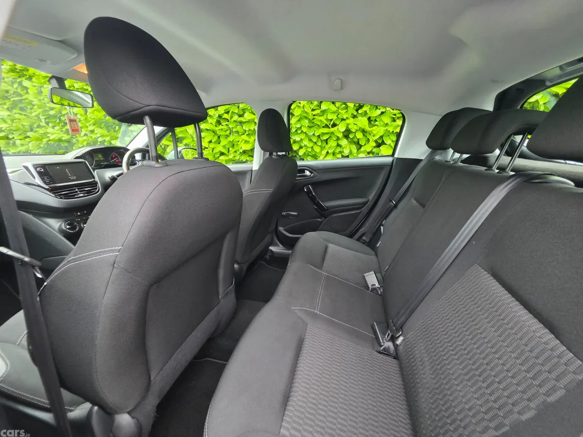 Peugeot 208 Hatchback, Petrol, 2016, Grey