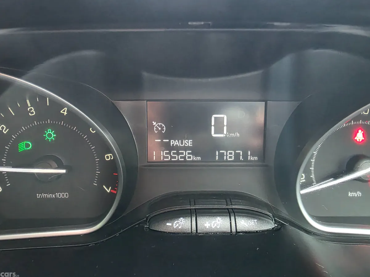 Peugeot 208 Hatchback, Petrol, 2016, Grey