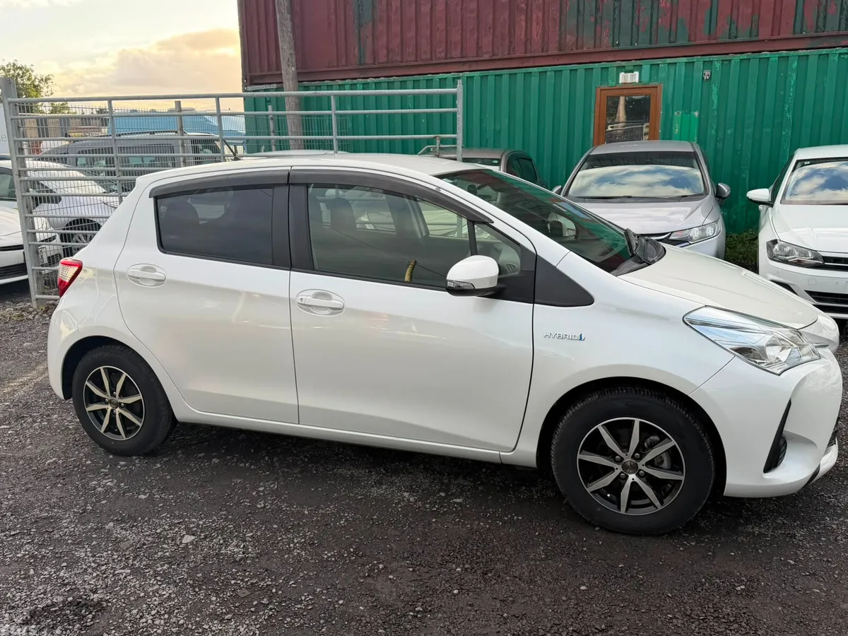 Toyota Vitz Hatchback, Petrol Hybrid, 2017, White