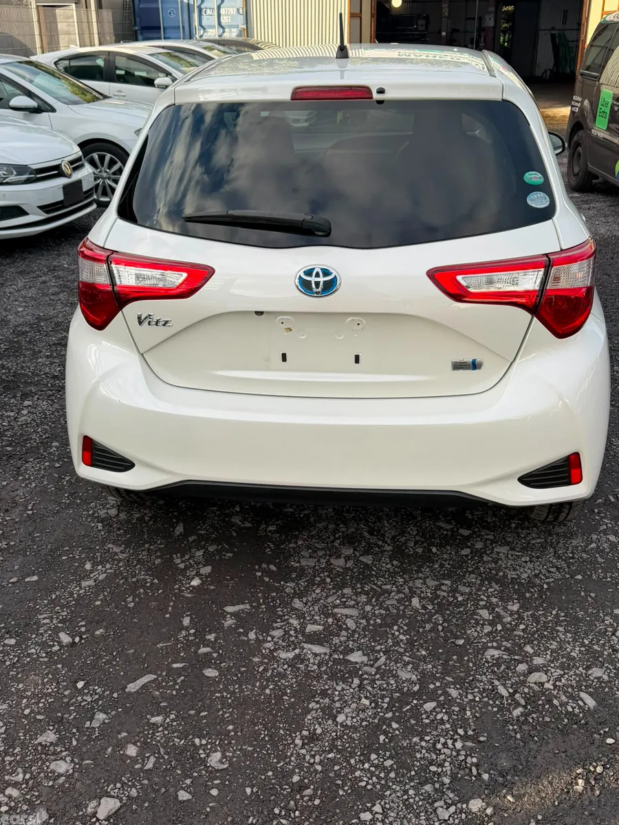 Toyota Vitz Hatchback, Petrol Hybrid, 2017, White