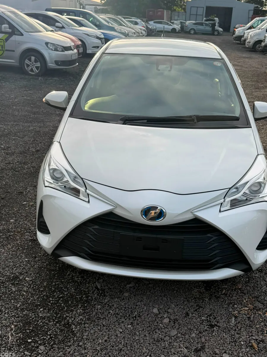 Toyota Vitz Hatchback, Petrol Hybrid, 2017, White