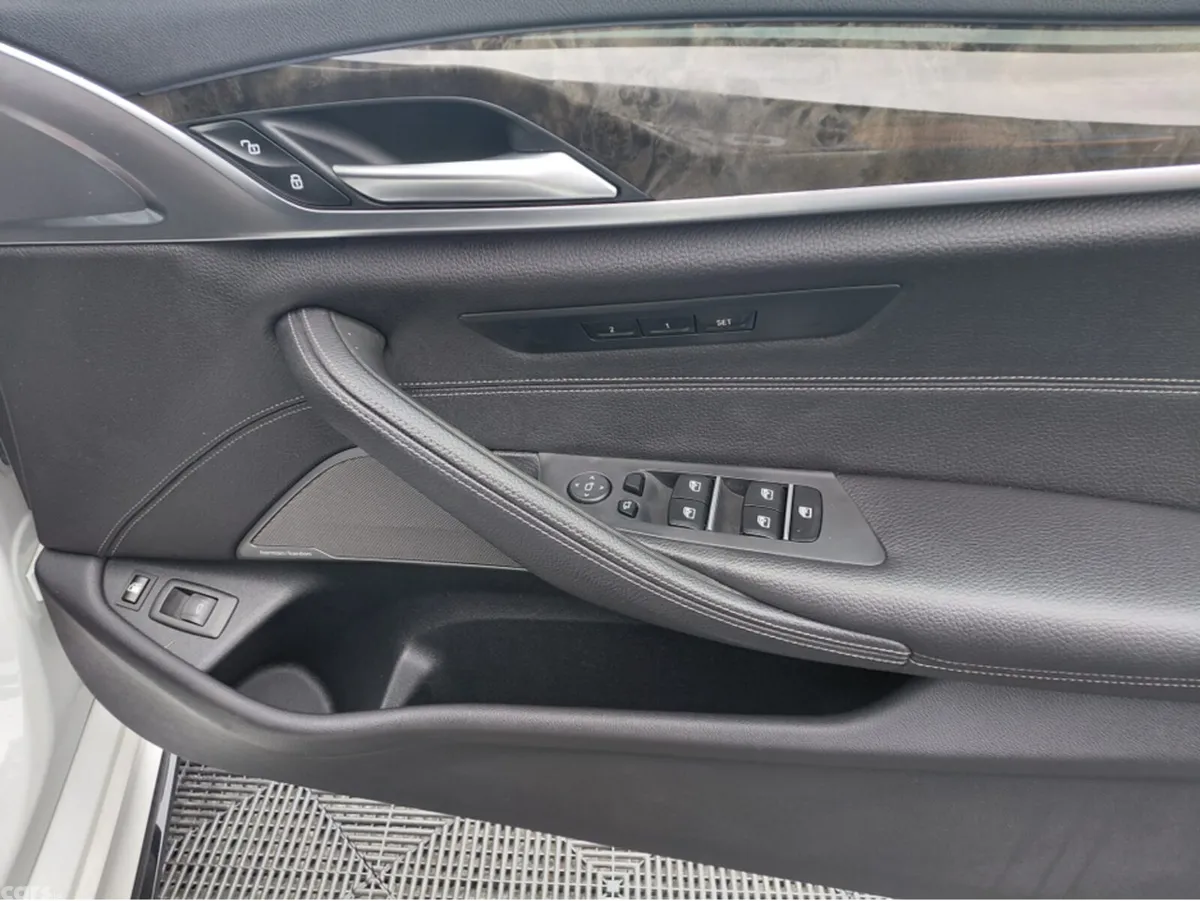 BMW 5-Series Saloon, Petrol Hybrid, 2019, White