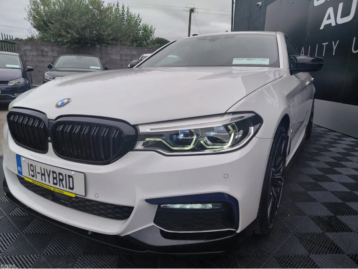BMW 5-Series Saloon, Petrol Hybrid, 2019, White