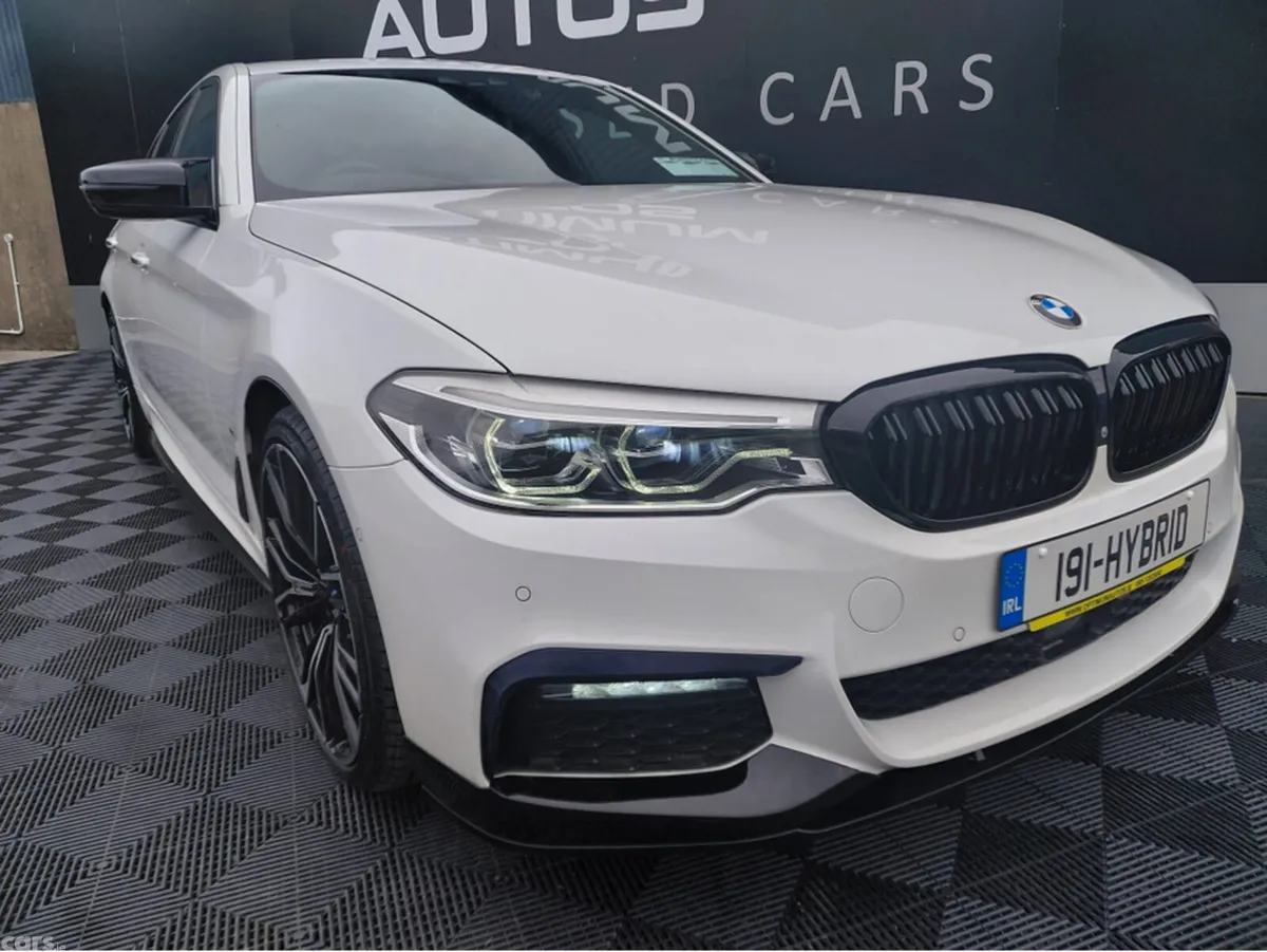 BMW 5-Series Saloon, Petrol Hybrid, 2019, White