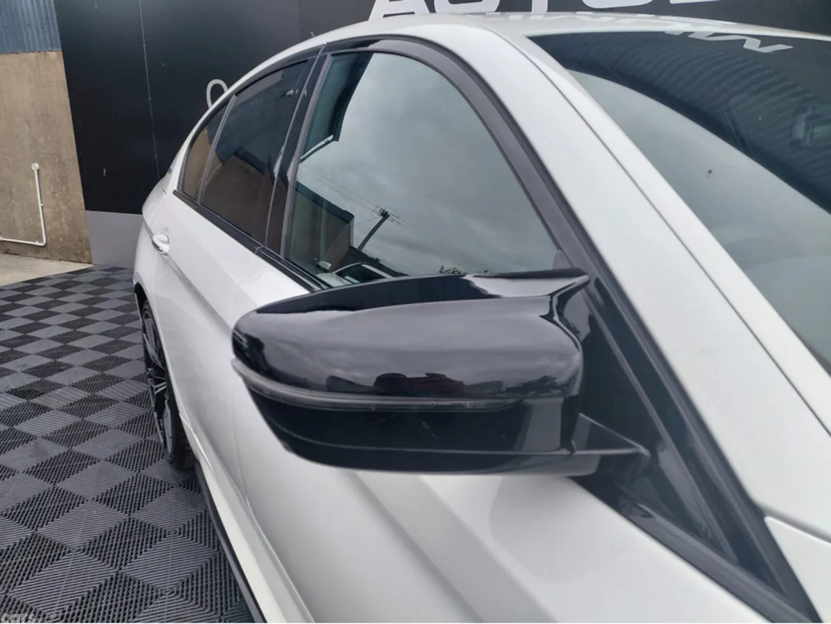BMW 5-Series Saloon, Petrol Hybrid, 2019, White