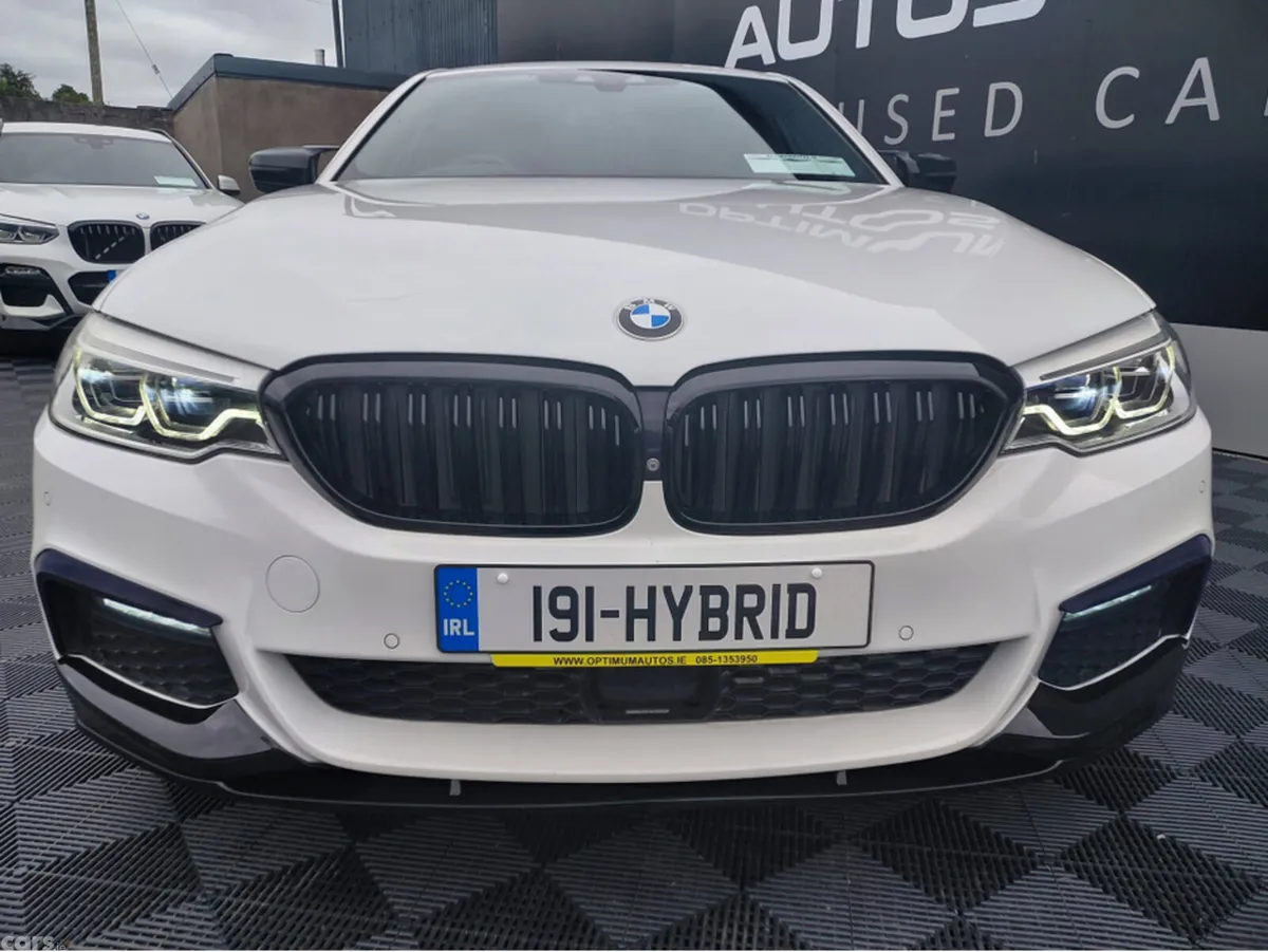 BMW 5-Series Saloon, Petrol Hybrid, 2019, White