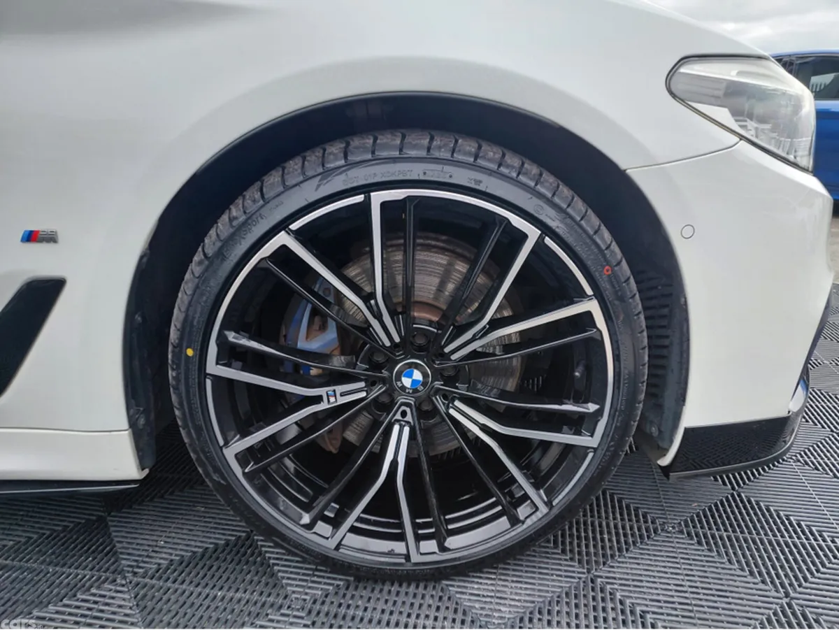 BMW 5-Series Saloon, Petrol Hybrid, 2019, White