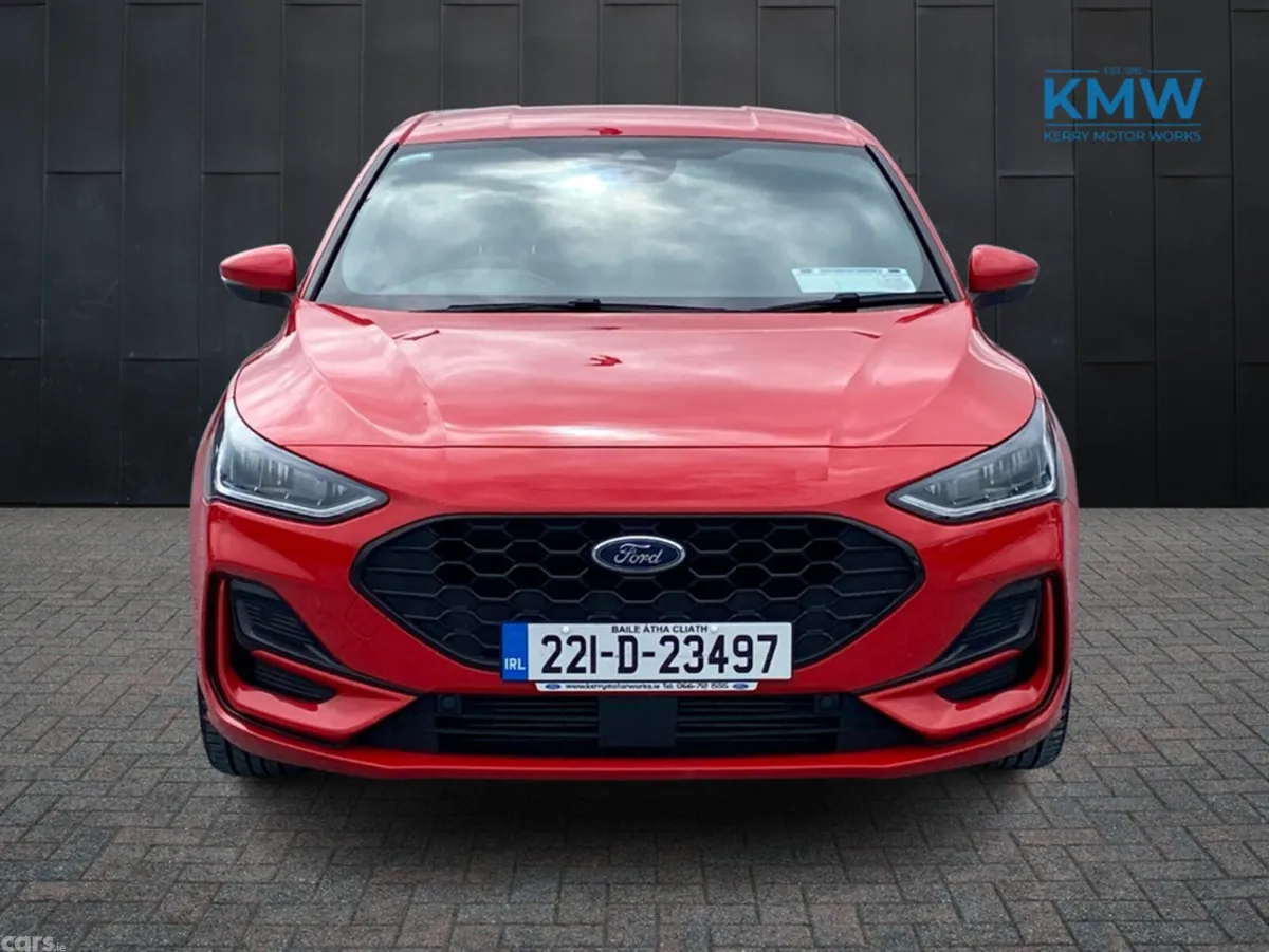 Ford Focus Hatchback, Petrol, 2022, Red