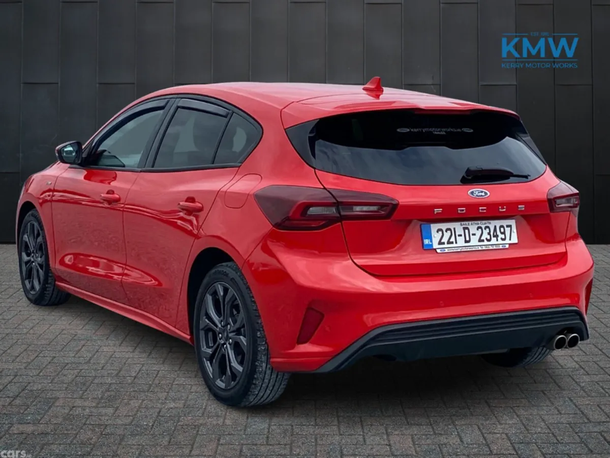 Ford Focus Hatchback, Petrol, 2022, Red