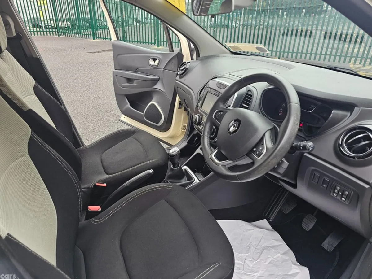Renault Captur Hatchback, Diesel, 2019, White