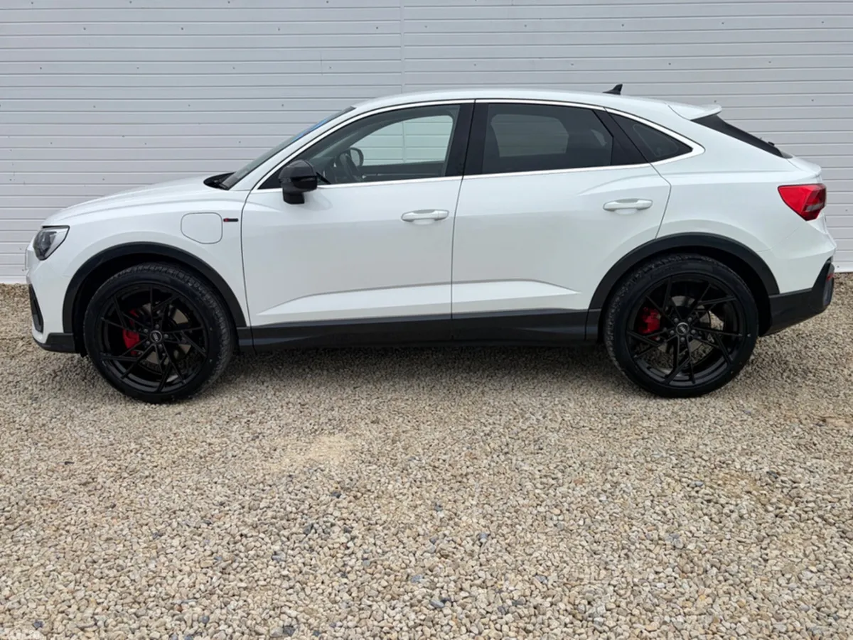 Audi Q3 Hatchback, Petrol Plug-in Hybrid, 2023, White