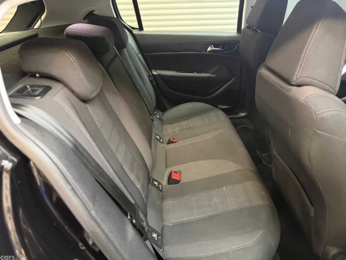 Peugeot 308 Hatchback, Petrol, 2015, Black