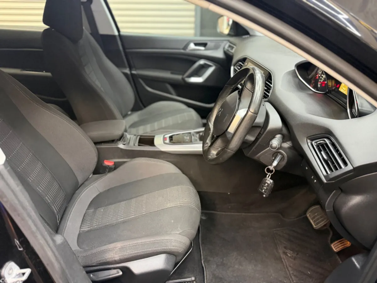Peugeot 308 Hatchback, Petrol, 2015, Black