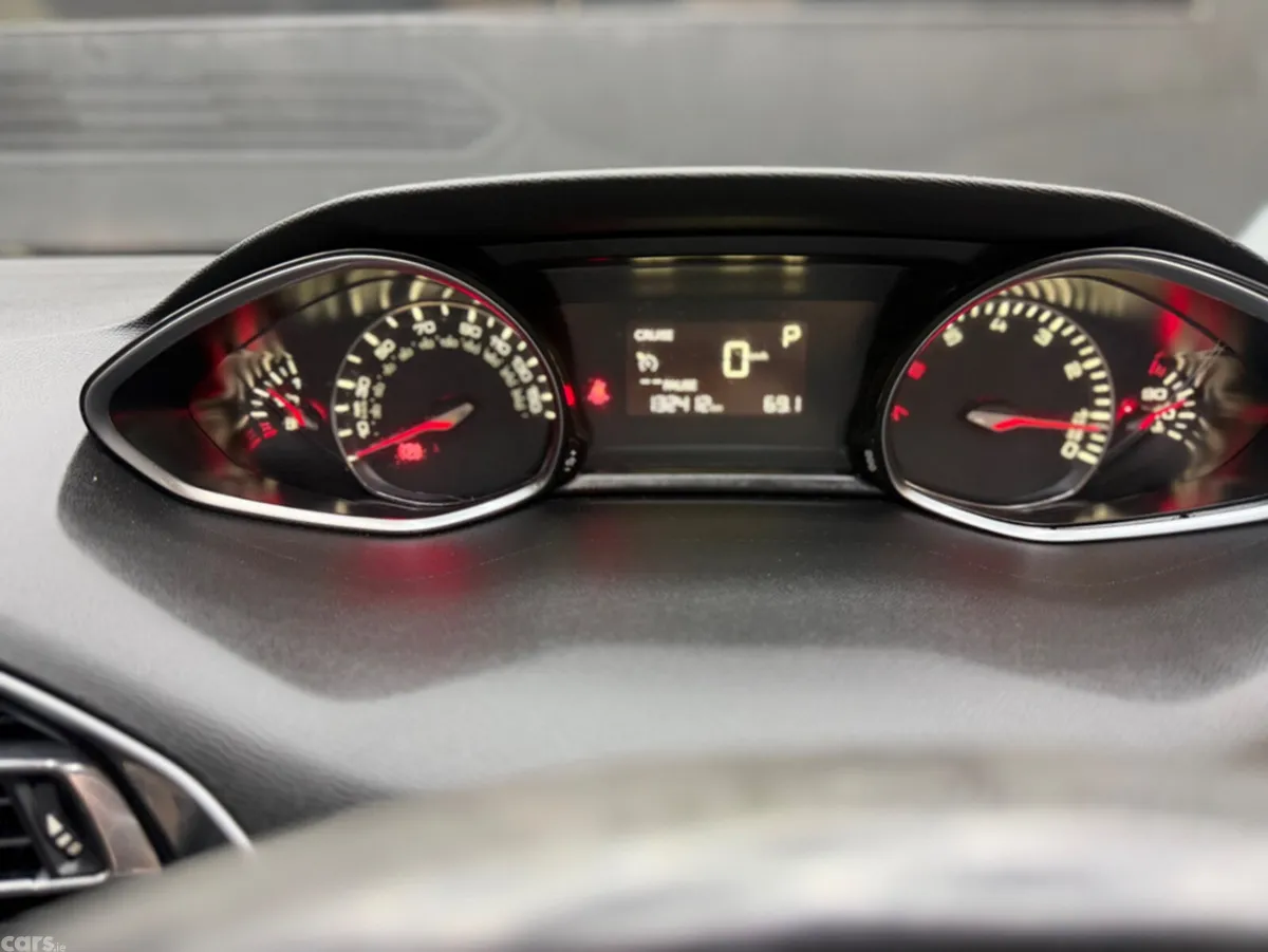 Peugeot 308 Hatchback, Petrol, 2015, Black