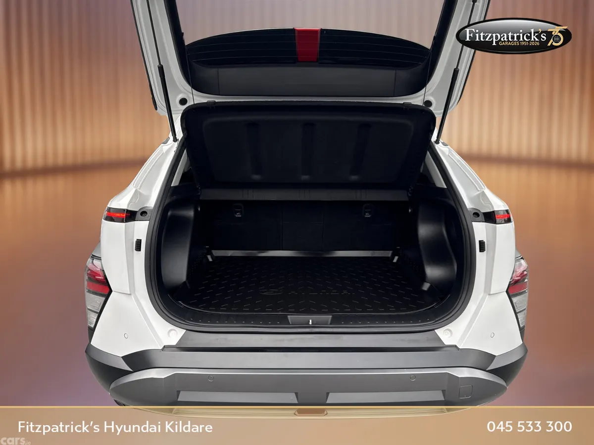 Hyundai KONA MPV, Petrol, 2024, White