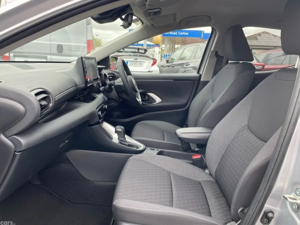 Toyota Yaris Hatchback, Petrol Hybrid, 2023, Grey